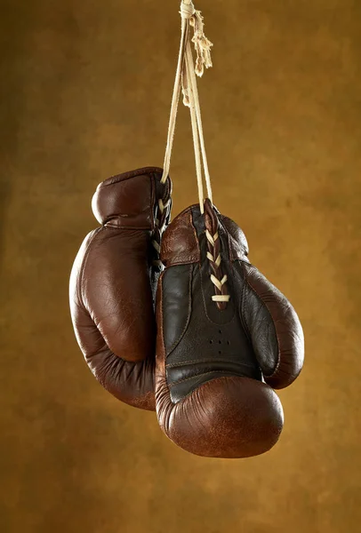 Old Boxing Gloves Hanging Wall — Stock fotografie