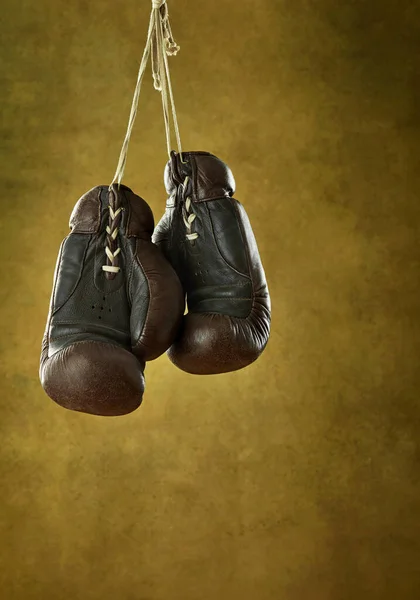 Old Boxing Gloves Hanging Wall — Stock Photo, Image