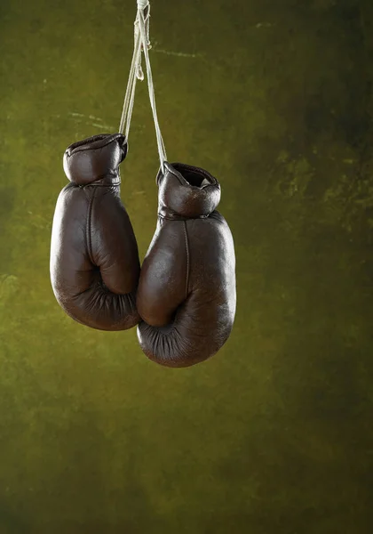 Guantes Boxeo Viejos Colgados Una Pared — Foto de Stock