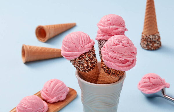 Ice Cream Cones Blue Background — Stock Photo, Image