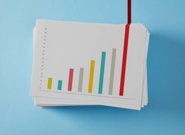 Mavi arkaplanda A4 sayfasında büyüyen grafik