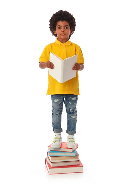 Afro Amerikansk Gutt Med Bøker – stockfoto