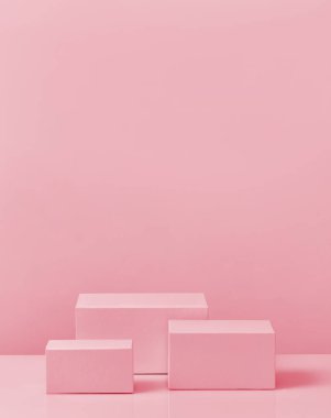 Ürün gösterimi için pastel arka planda en az boş pembe podyum blokları