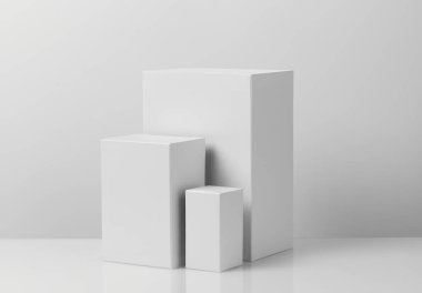 Minimalist beyaz kaidesel platform, ürünleri, kozmetik ürünleri veya mücevherleri temiz ve zarif bir şekilde sergilemek için mükemmel. Tasarım, yumuşak, beyaz bir arka plana karşı üç katmanlı bir duruş sergiliyor..