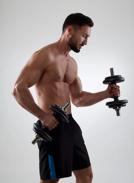 Sportsman lifting weights — Stock Photo, Image