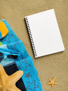 Plaj sahne boş kitap ile