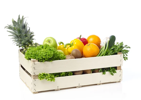水果和蔬菜上木制起重机 — 图库照片