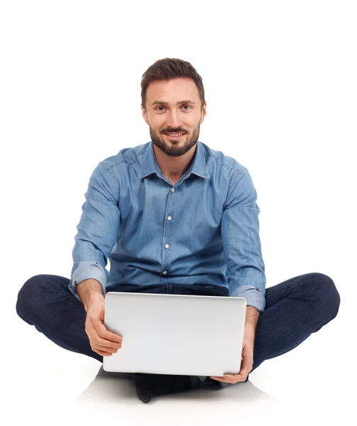 Homem com laptop — Fotografia de Stock