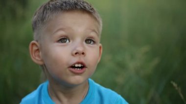 sürpriz küçük çocuk