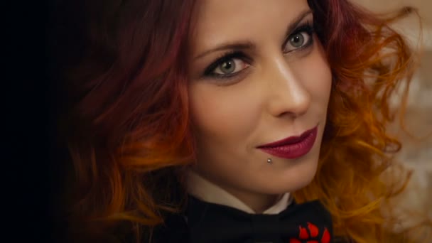 Kızıl saçlı kadın portresi — Stok video