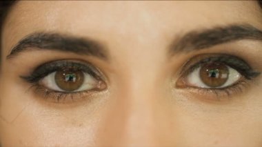 Üzgün kadının gözleri