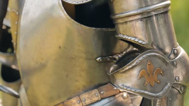 Стародавні металевий обладунок — стокове відео