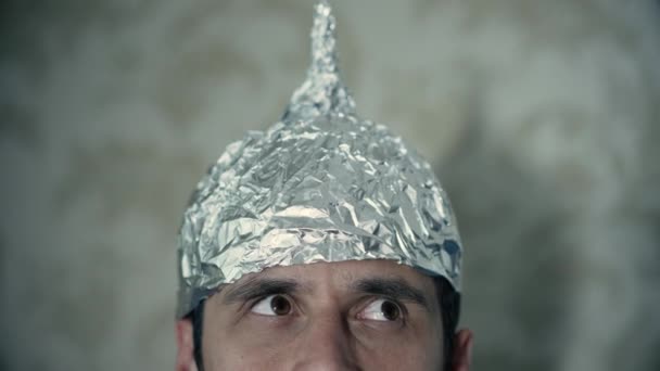 Man wearing tin foil hat — Stock Video