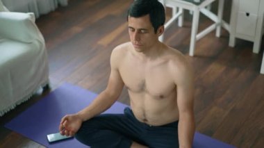 Telefondaki mesajlar meditasyonu engelliyor.