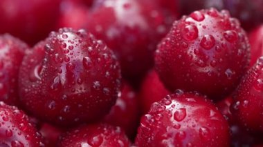 Olgun kiraz ve su damlası