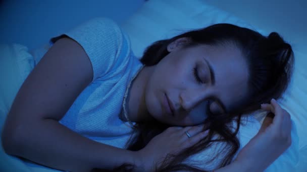 악몽에 시달리는 여성 — 비디오