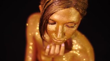 Bir kadının altın teni