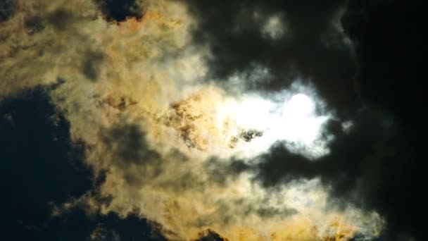 Nuages sombres maléfiques 