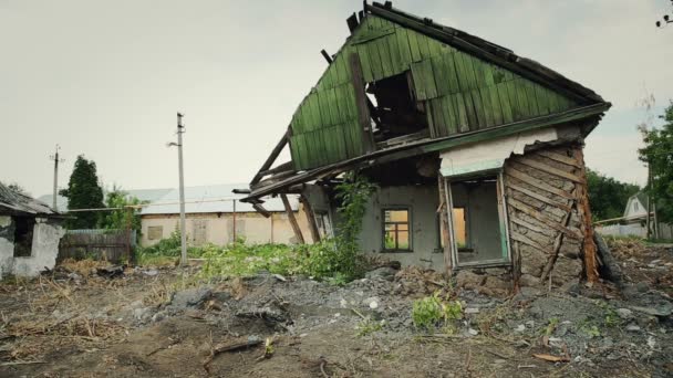 Casas quebradas abandonadas — Vídeo de Stock