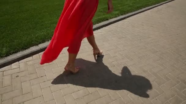 Model Woman in Red — Stock Video