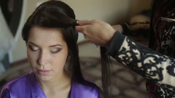 Перукарня робить зачіска — стокове відео
