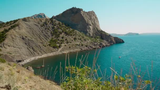 Vue panoramique sur les montagnes et la mer 