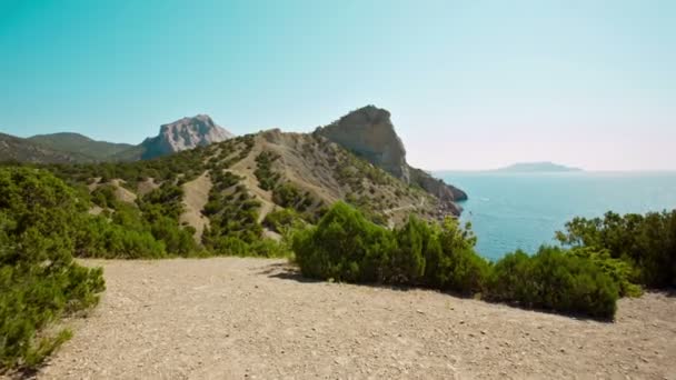 Vista panorâmica das montanhas e do oceano — Vídeo de Stock