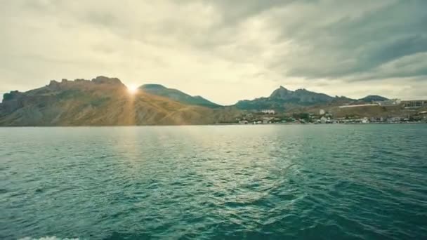 Havet och bergen — Stockvideo