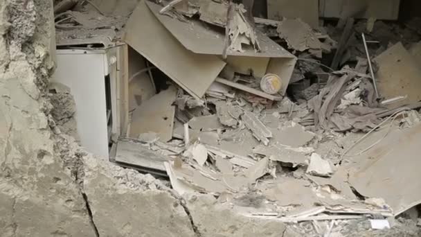 Destruido apartamento en guerra — Vídeo de stock