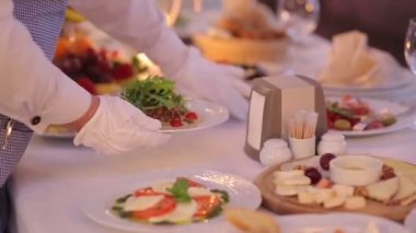 Garson Ziyafet tablo hizmet vermektedir.