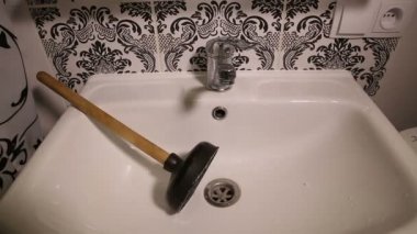 Lavabo ve lavabo pompası