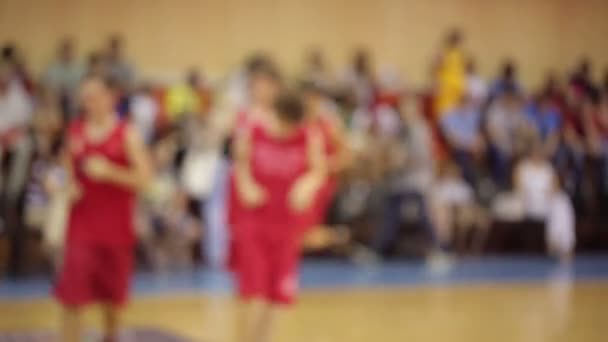 Entrenamiento de jugadores de baloncesto — Vídeos de Stock