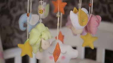 oyuncak bebek yatağı yukarıda