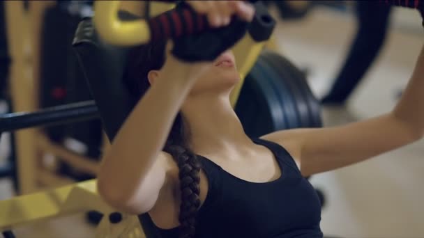 Sport woman doing exercises — Stock Video