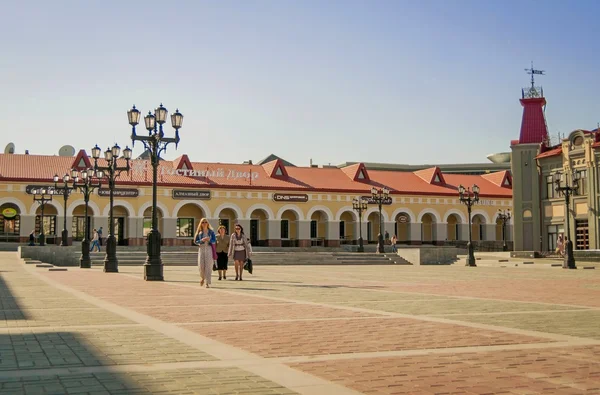 O histórico Guest Court ("Gostiny dvor" em russo) em Ufa — Fotografia de Stock