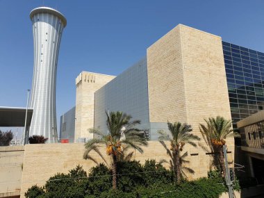 LOD, BEN GURION HAVAALANI, İSRAel. 5 Ekim 2018. Ben Gurion uluslararası havaalanındaki uçuş kontrol kulesi, yolcu terminali 3 stok görüntü dış görünümü.