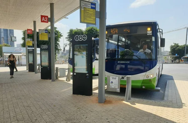 Neem Contact Isaac September 2019 Kavim Bedrijfsbussen Opgesteld Platforms Van — Stockfoto