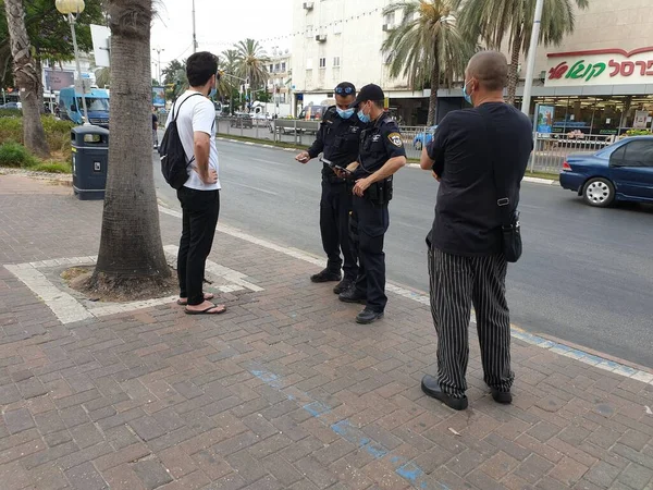 Holon Israel Července2020 Izraelští Policisté Rozdávají Izraelcům Pěkné Zprávy Bez — Stock fotografie