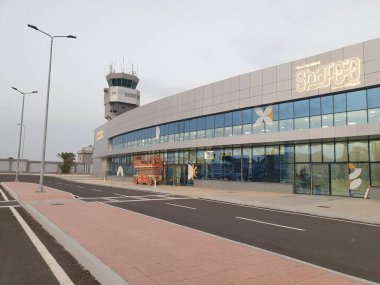 SHARM EL SHEIKH, EJİPT. 21 Mayıs 2023. Uluslararası Sharm el Sheik havaalanı genel görünümü. Burası Mısır 'da ünlü bir turistik yerdir. Resimli editörel resim.