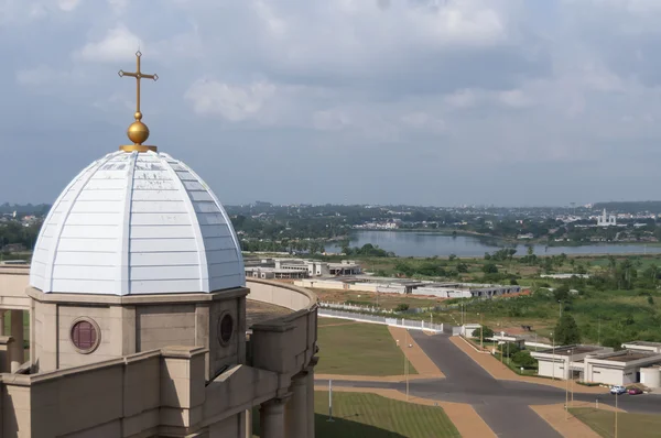 Katolickiej Bazyliki z Matki Boskiej Królowej Pokoju w Jamusukro, największy kościół na świecie — Zdjęcie stockowe