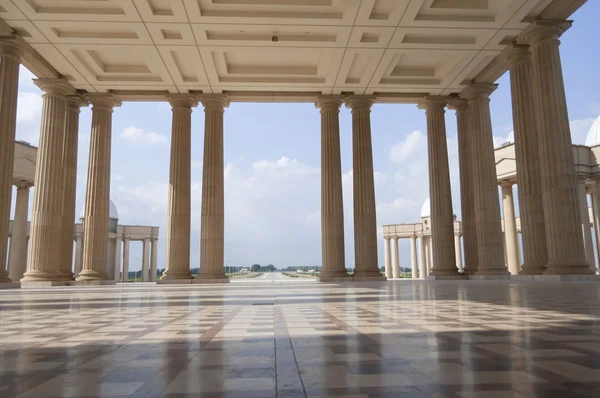 Katholische Basilika Unserer Lieben Frau vom Frieden in Yamoussoukro, der größten Kirche der Welt — Stockfoto