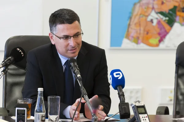 Gideon Sa'ar på presskonferensen — Stockfoto