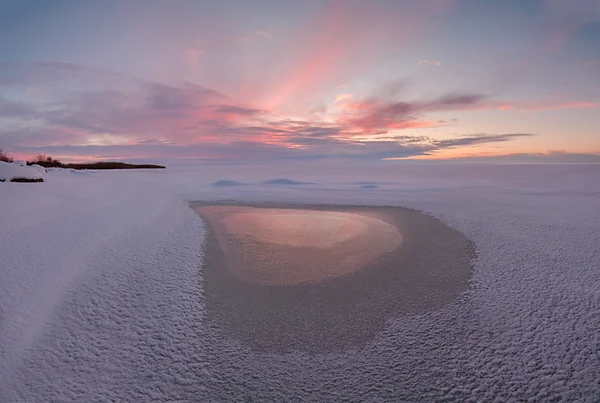 Zimowy krajobraz nad jeziorem Chudskoy — Zdjęcie stockowe