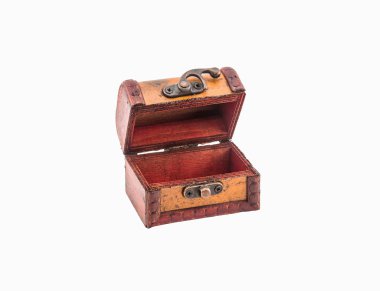 Beyaz arka plan üzerinde tek açık ahşap göğüs