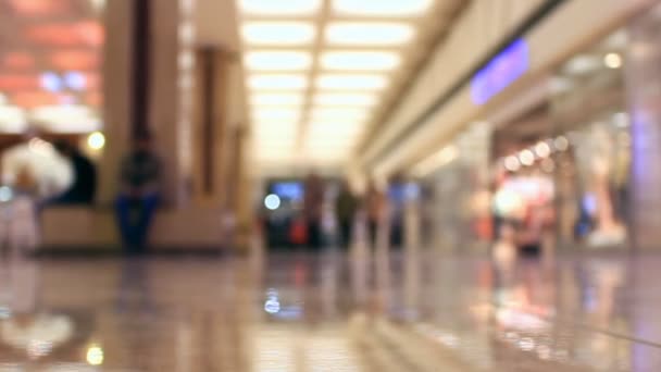 Timelapse Personas caminando en el hipermercado para hacer una compra — Vídeo de stock