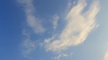 Timelapse beyaz bulutlar