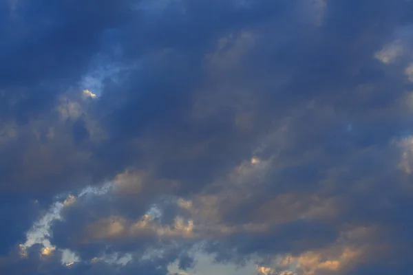 Blue, beautiful sky with  orange, grey clouds — Stock Photo, Image
