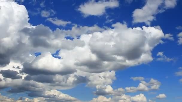 Time Lapse, movimiento blanco, gris, nubes hinchadas — Vídeo de stock