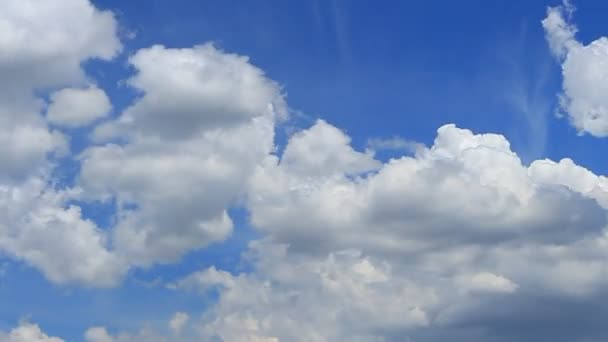 Time Lapse, movimento branco, cinza, nuvens inchadas — Vídeo de Stock