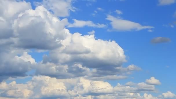 Time Lapse, movimento branco, cinza, nuvens inchadas — Vídeo de Stock